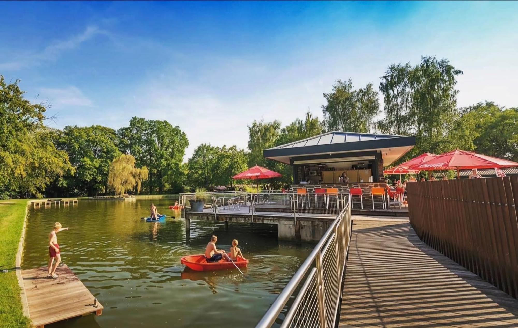 Villa Pipowagen Met Prive Hot Tub Lanaken Exterior foto
