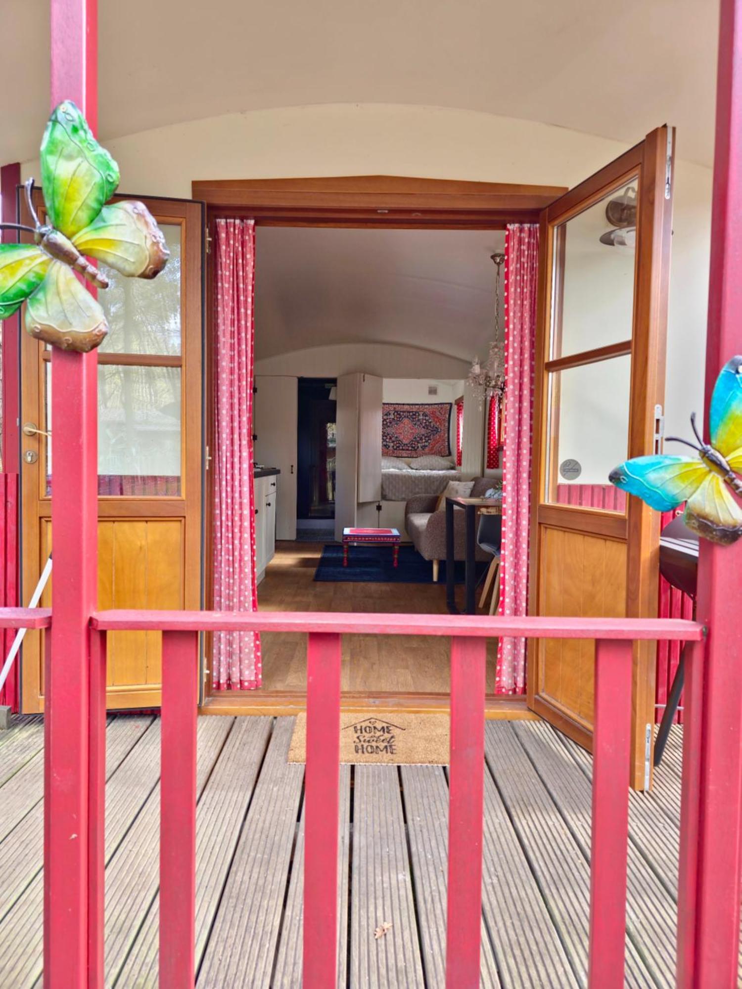 Villa Pipowagen Met Prive Hot Tub Lanaken Exterior foto