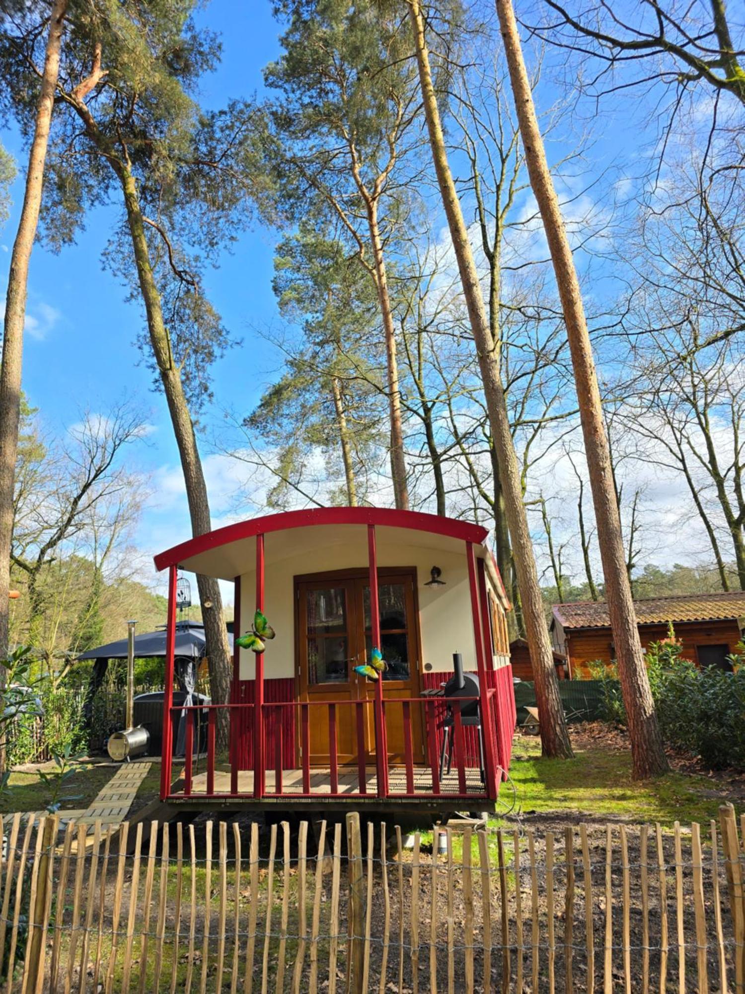 Villa Pipowagen Met Prive Hot Tub Lanaken Exterior foto